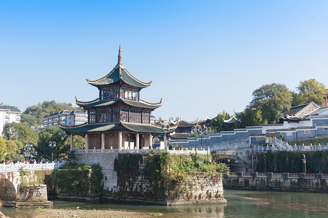 中国十大城市地标古建筑_贵阳市甲秀楼