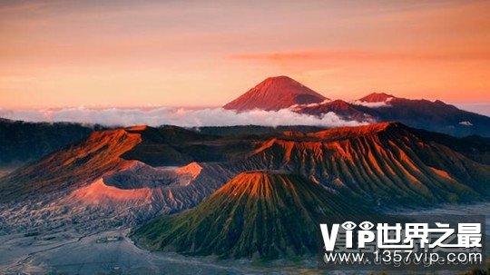 世界上火山最多的国家是哪个，印度尼西亚(有500多座火山)