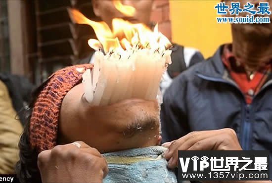 最新世界第一大嘴，尼泊尔男子嘴巴插进138支铅笔(img.1221vip.com)