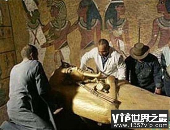 【埃及发现千年法老森乌塞特三世船墓】3800年前发现大量啤酒罐!