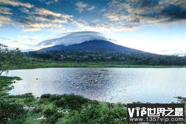 世界十大岛屿 格陵兰岛居榜首，第四以地形地势闻名全球