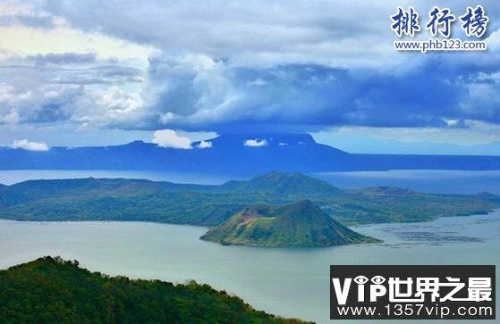 世界上最小的活火山，塔尔火山（相对高度仅200米）