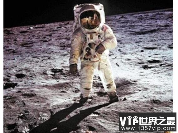 阿姆斯特朗看到外星人，登月受到外星人警告(从此美国停止登月)