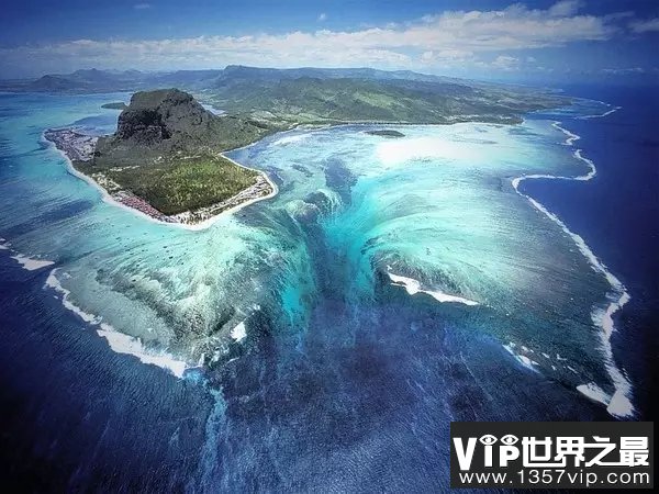 世界上最大的海底瀑布：丹麦海峡瀑布落差达3505米