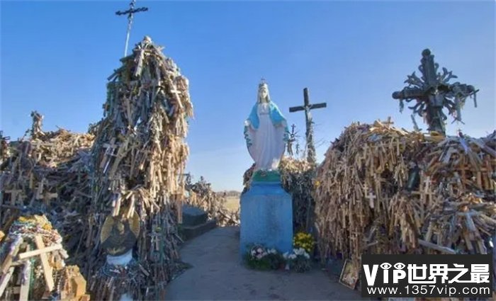 世界上最恐怖的暗黑旅游景点，立陶宛十字架山，您敢去吗？