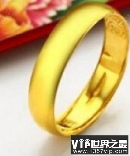 世界最大金戒指，可以容纳3个人